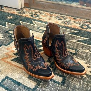 ARIAT DIXON BOOTIE SZ 6